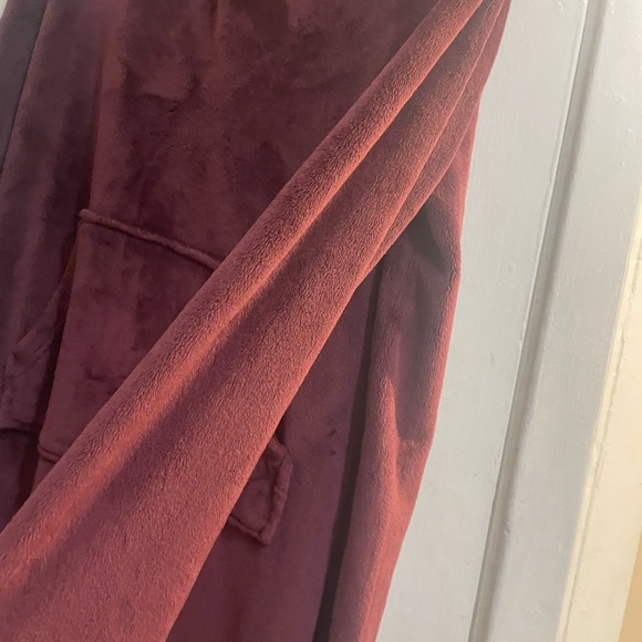 Burgundy 32 degree sleepwear full body fuzzy hoodie size S/M - Picture 3 of 7